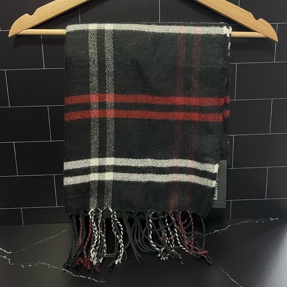 Steve Madden Blanket Scarf With Fringe Trim | Black Red White - Picture 1 of 3